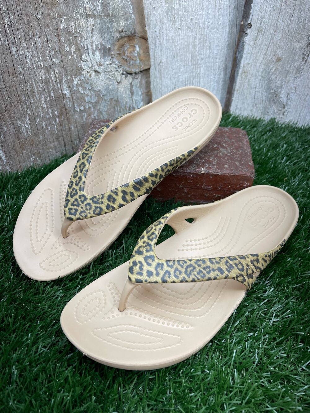 CROCS Women's Kadee Leopard Print Women's 9 Flip Flops